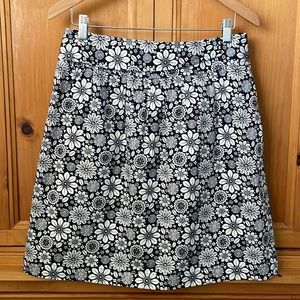 Brooks Brothers 346 fully lined cotton skirt, size 8, navy blue/white floral
